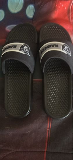Brand New Raider Slides Men’s Size M