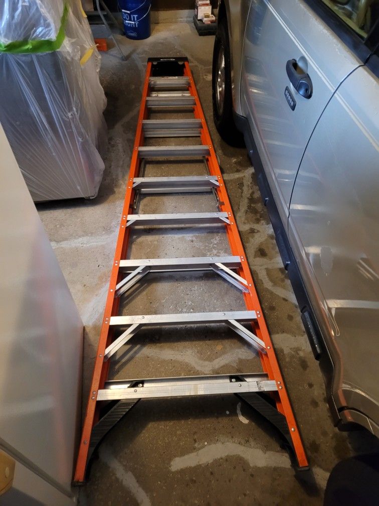 *WERNER 10FT FIBERGLASS STEP LADDER