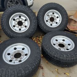 16 In Wheels 8 Lug 8/170 Lug Pattern Ask $1100 OBO 