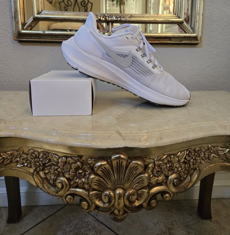 Men's NIKE Air Max Zoom Pegasus White/Gray Colors Size 8