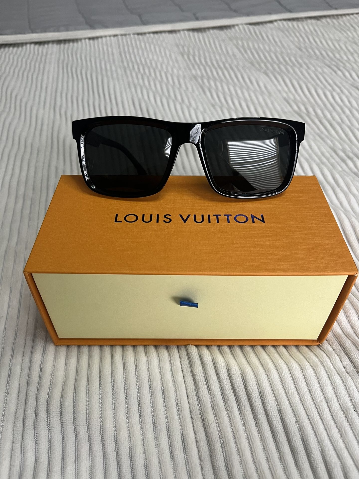 Lv glasses