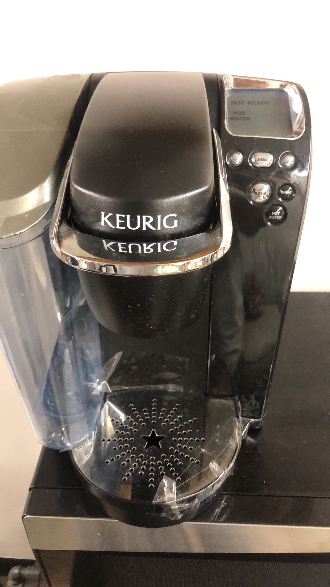 KEURIG COFFEE MAKER WORKS GREAT LIKE NEW