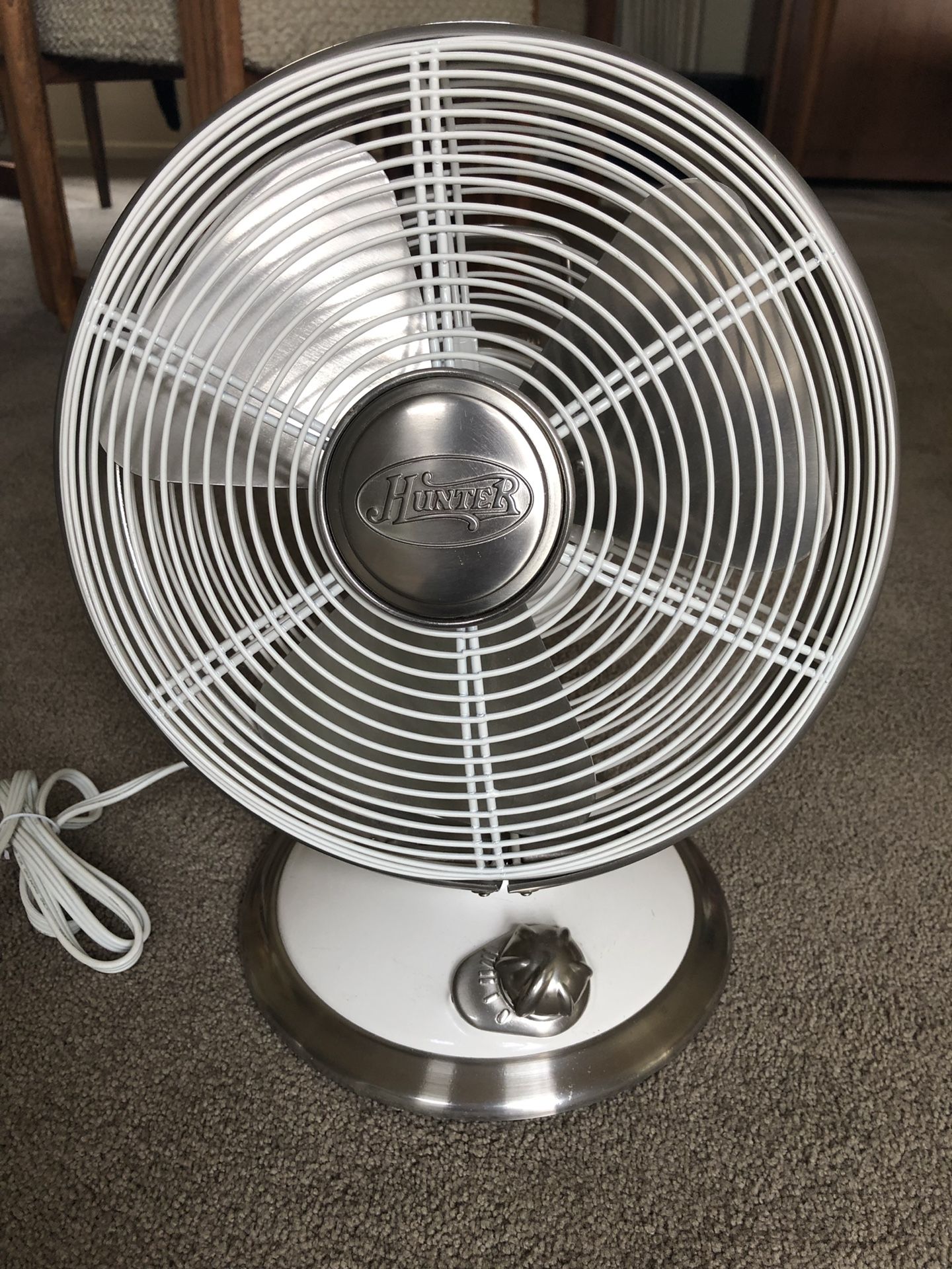 Hunter 91016 10” oscillating table fan