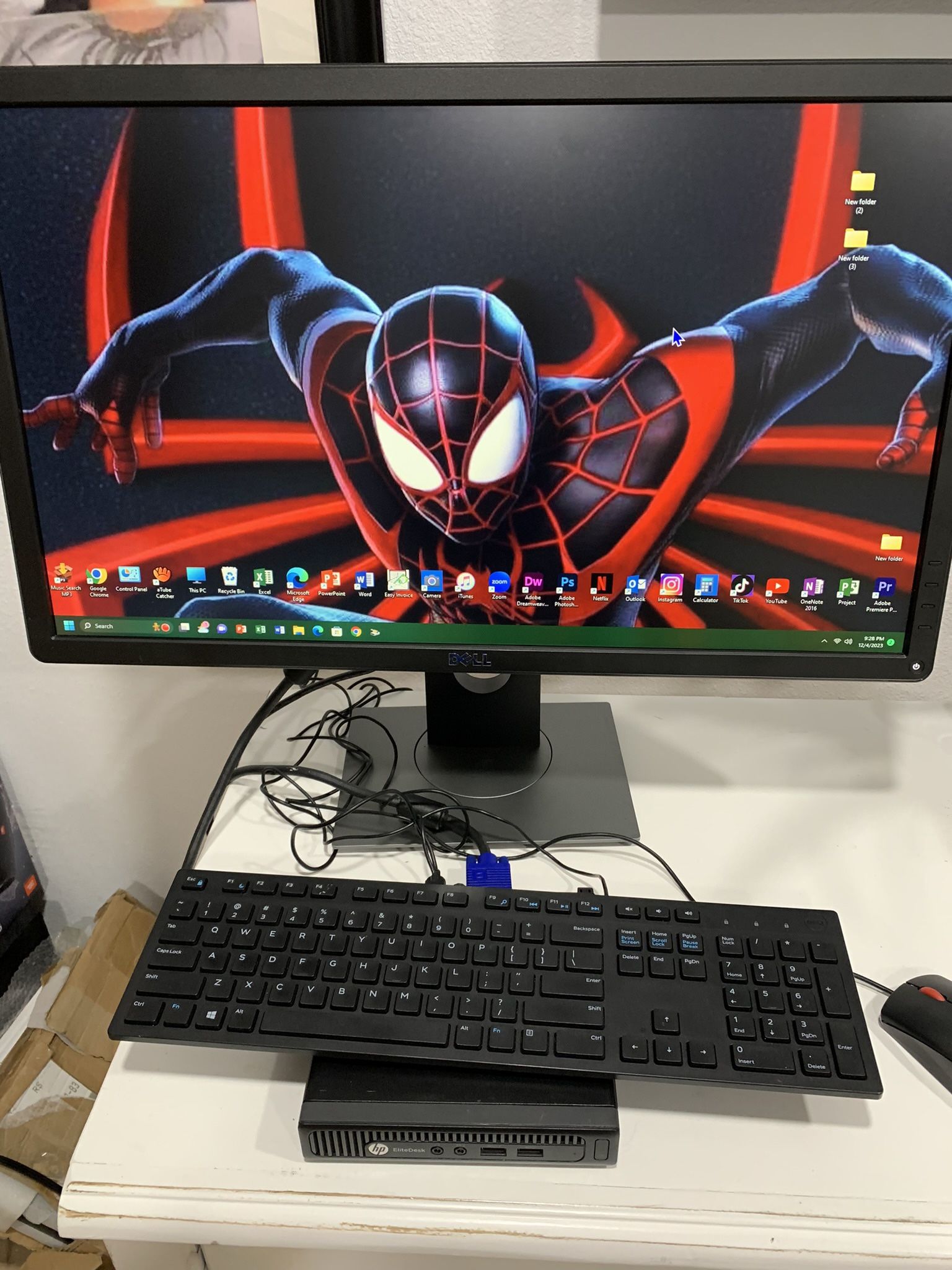 27” Inches GAMINGt HP. LCD MONITOR resolution 2560 X 1080 ( Looks Like Brand New ) Is On Very Good Condition