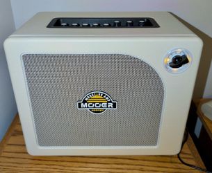 Like-new Desktop/Bedroom Guitar/Bass/Acoustic Amp!