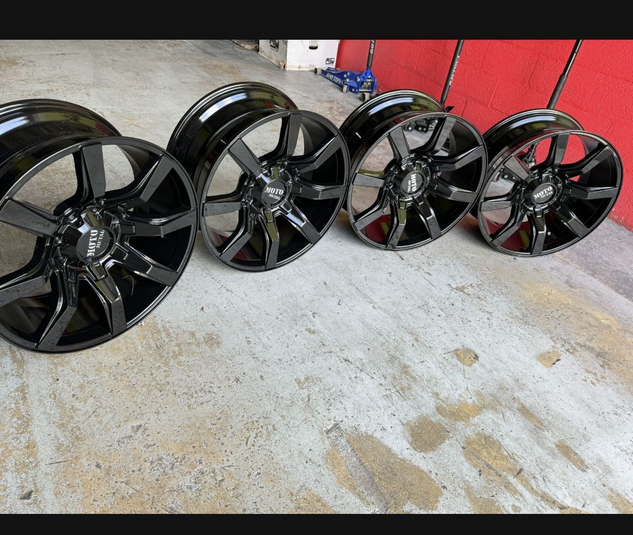 22x10 New Wheels Moto Metal M0804 Gloss Black 6x139 135 Bolt