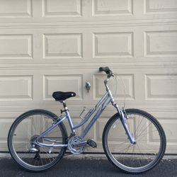 Giant Sedona Comfort Bike – Step-Thru Bicycle - 14” frame - Aluminium