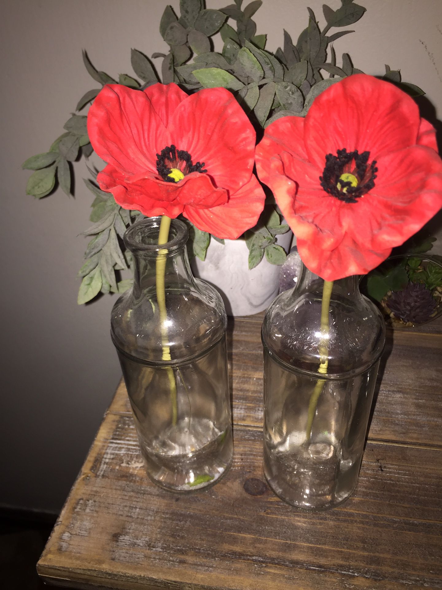 Flower vases with fake flower
