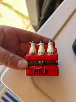 Milk trinket container