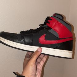  Air Jordan 1 Mid 'Alternate Bred'