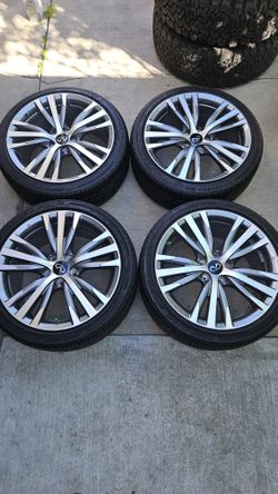 2020 Infiniti Q50 Wheels & Tires