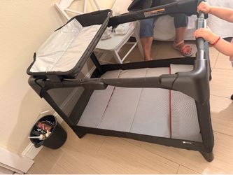 4 Mom Portable Play Yard