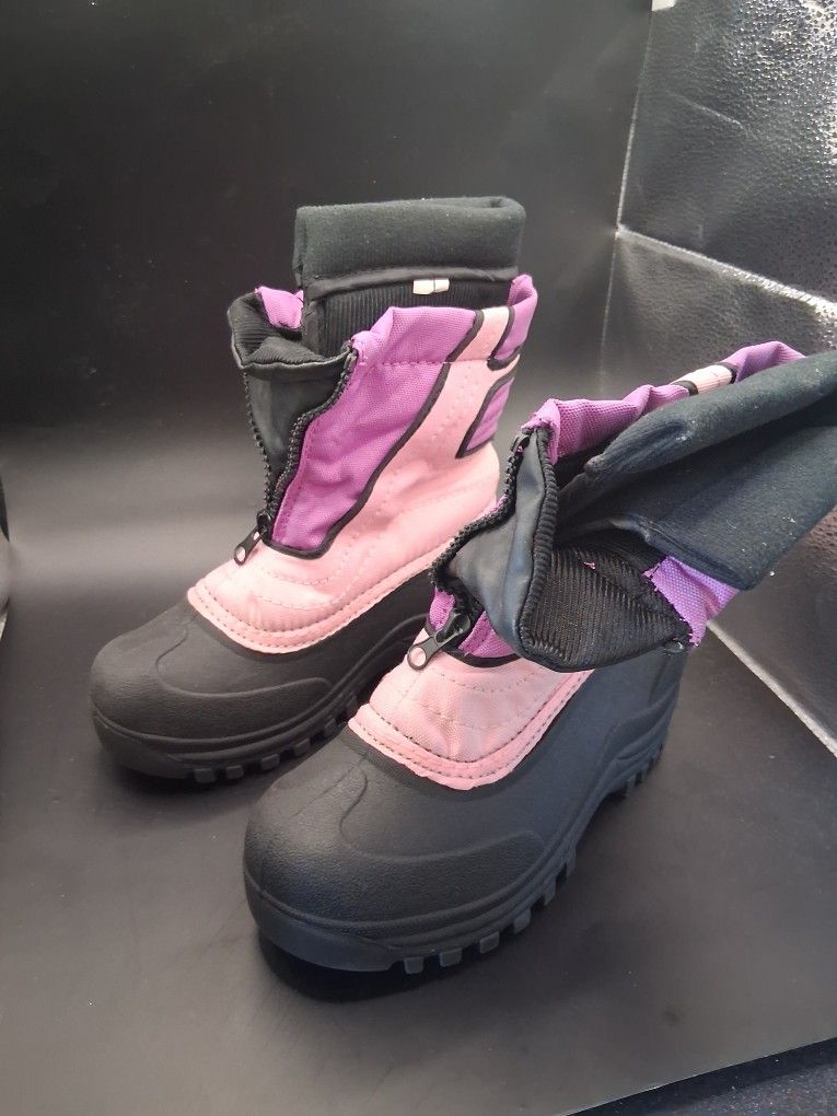 Itasca Pink And Black Insulated Winter Snow Boots With Zipper Closure