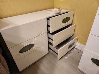 DRESSERS COSTUME MADE WITH 6 DRAWERS