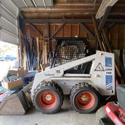 Bobcat  Skid Steer 742