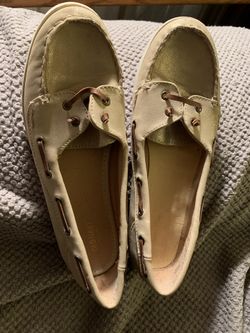 Size 10 gold flats