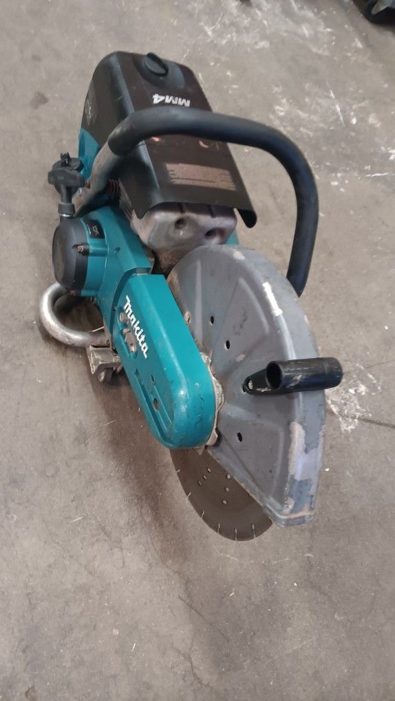 Makita EK7651H 4-Stroke (MM4) 14 in. 76cc Gas Powered Concrete Saw
