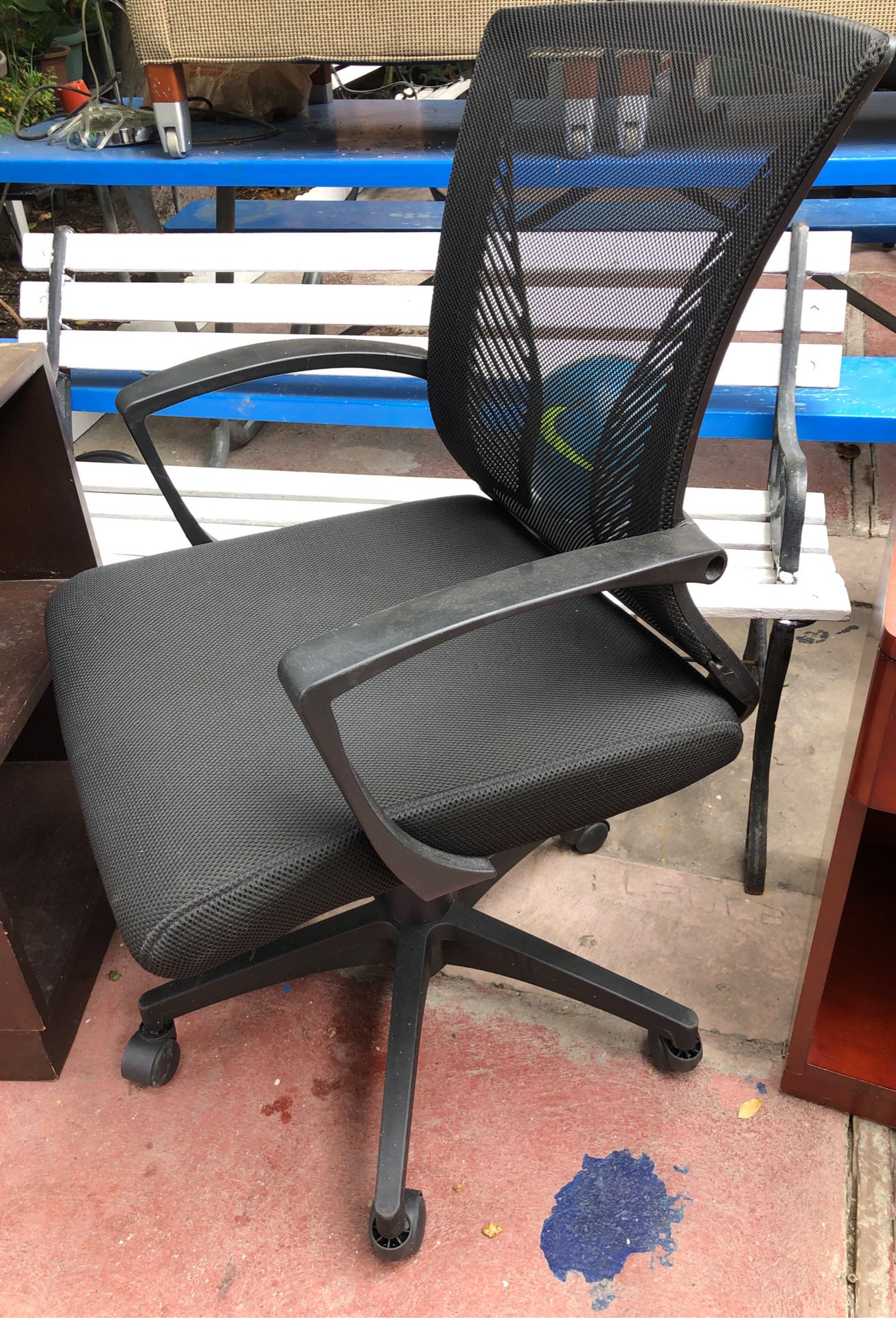 Office chair with missing wheel