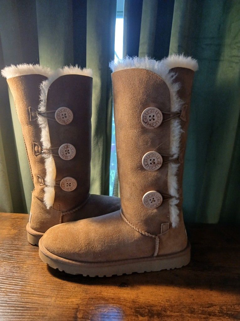 Ugh Boots Size 6