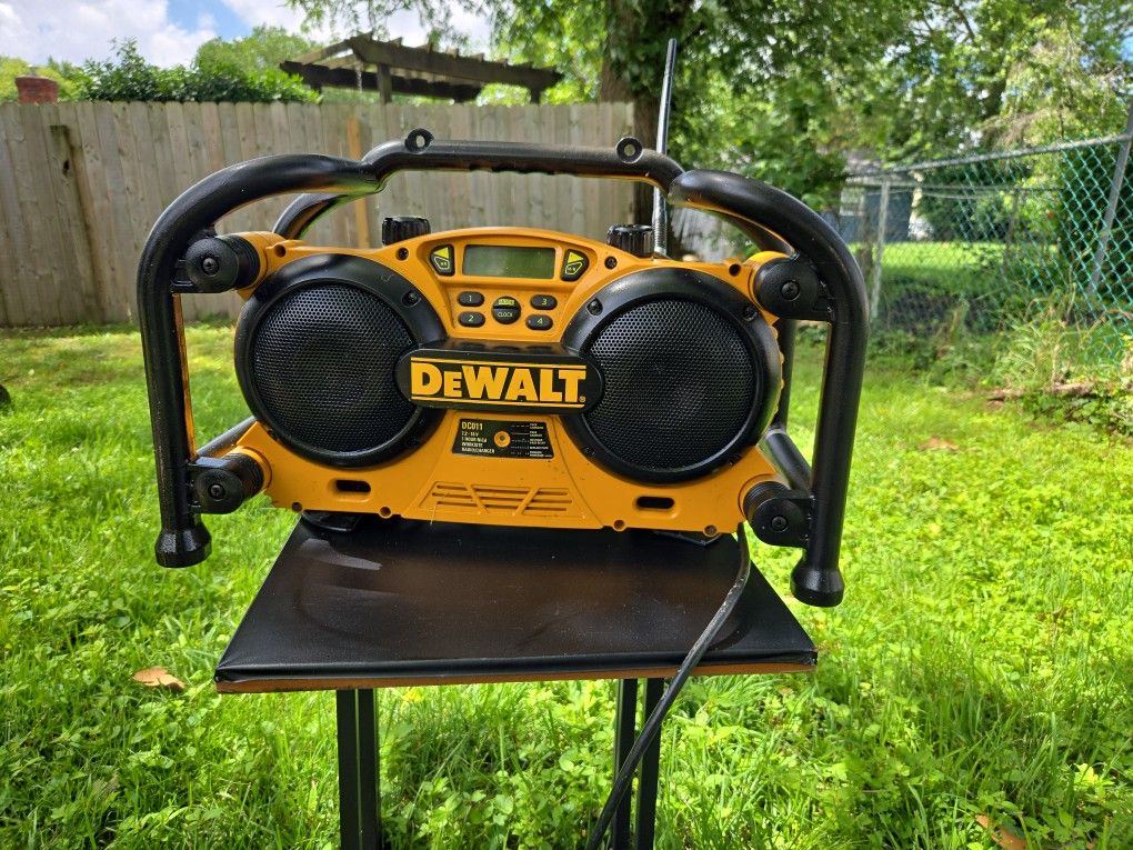 DEWALT RADIO