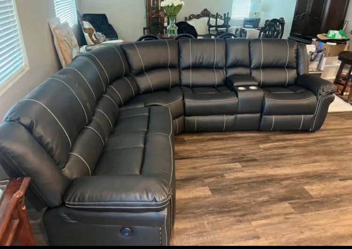 New Power 3 Recliner Sectional Couch! Free Delivery 🚚!