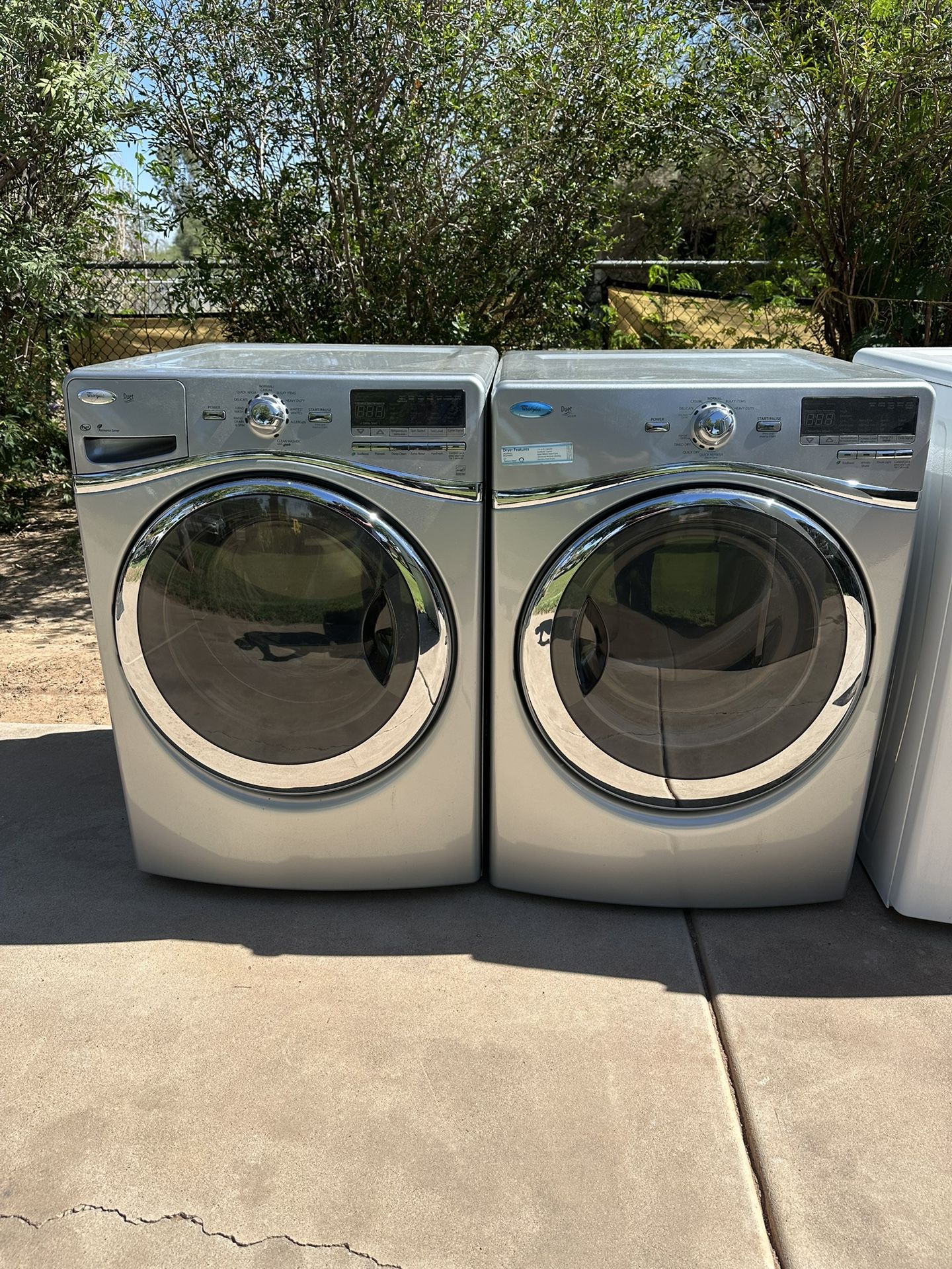 Whirlpool washer and electric dryer