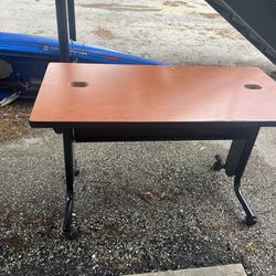AVAILABLE: COMPUTER DESK (Still Available)