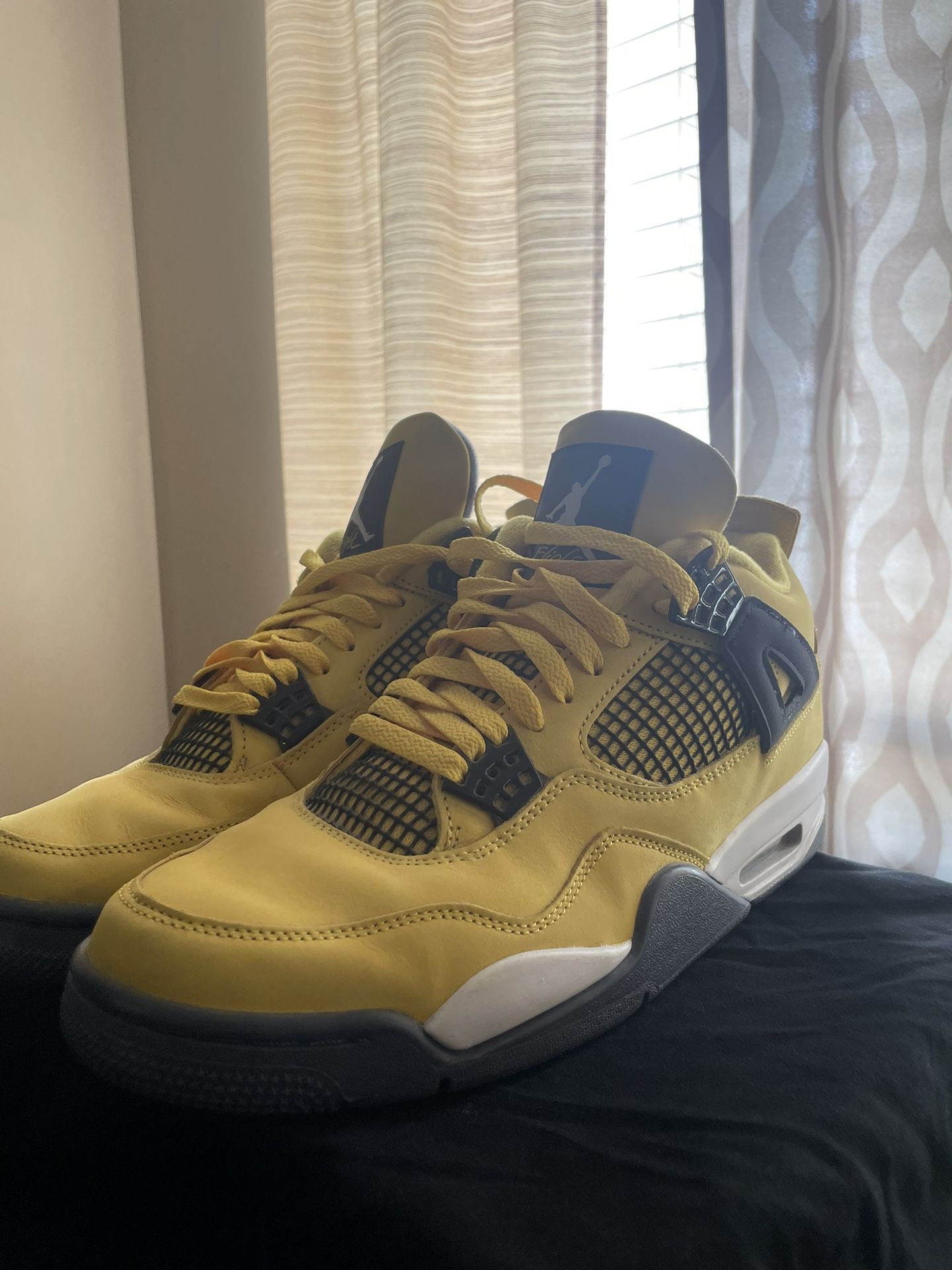 Air Jordan 4 ‘Lightning’