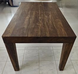 West Elm Furniture Dining Desk Table Dinner

Located near Beach Blvd and Kernan. From non smoking pet free home. Legs are removeable for easy transpor