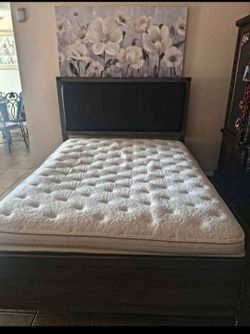 Full size bed with mattress