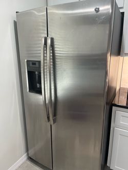 GE 25.3 Cu Ft. Refrigerator