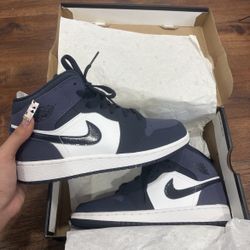 Jordan 1 Mid Obsidian Sanded Purple