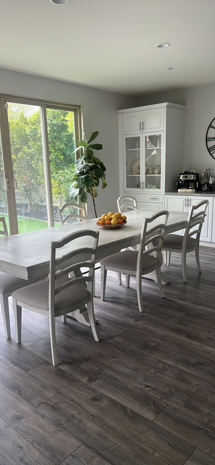 Beautiful Dining Room Table And 6 Chairs