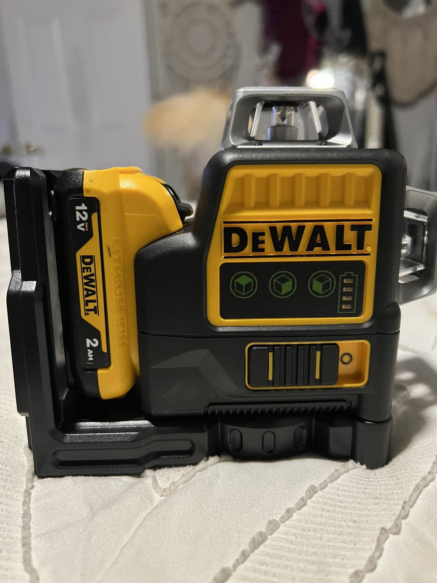 New DEWALT 12V MAX Laser Level, Green Line Laser, 3-Way, 360 Degree Professional Laser with Durable Carrying Case, Cordless/Rechargeable (DW089LG)