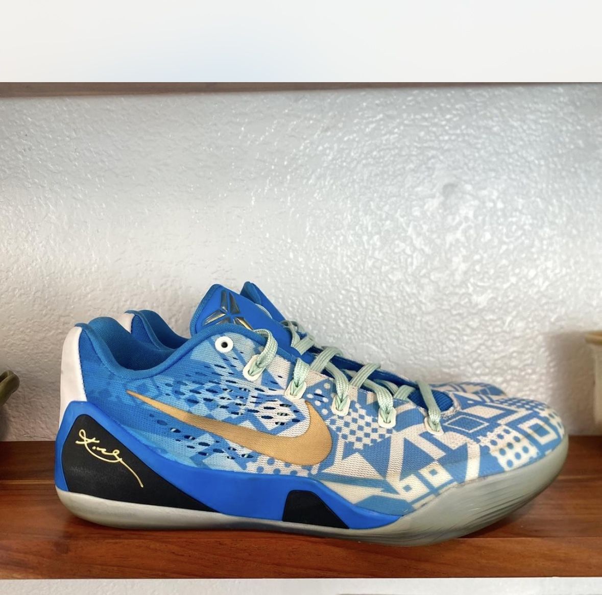 kobe 9 em hyper cobalt