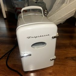 Frigidaire Mini personal Fridge 