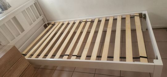 Twin bed