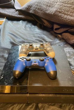 PS4 2 controllers