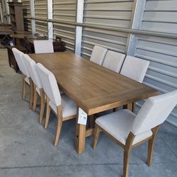 New Pike & Main Graham 9-piece Dining Table Set
New condition Straight out of the box
Retail price $1600