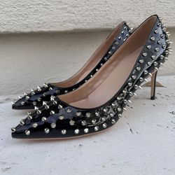 Black Lacquered Sexy Heels with Silver Spikes
