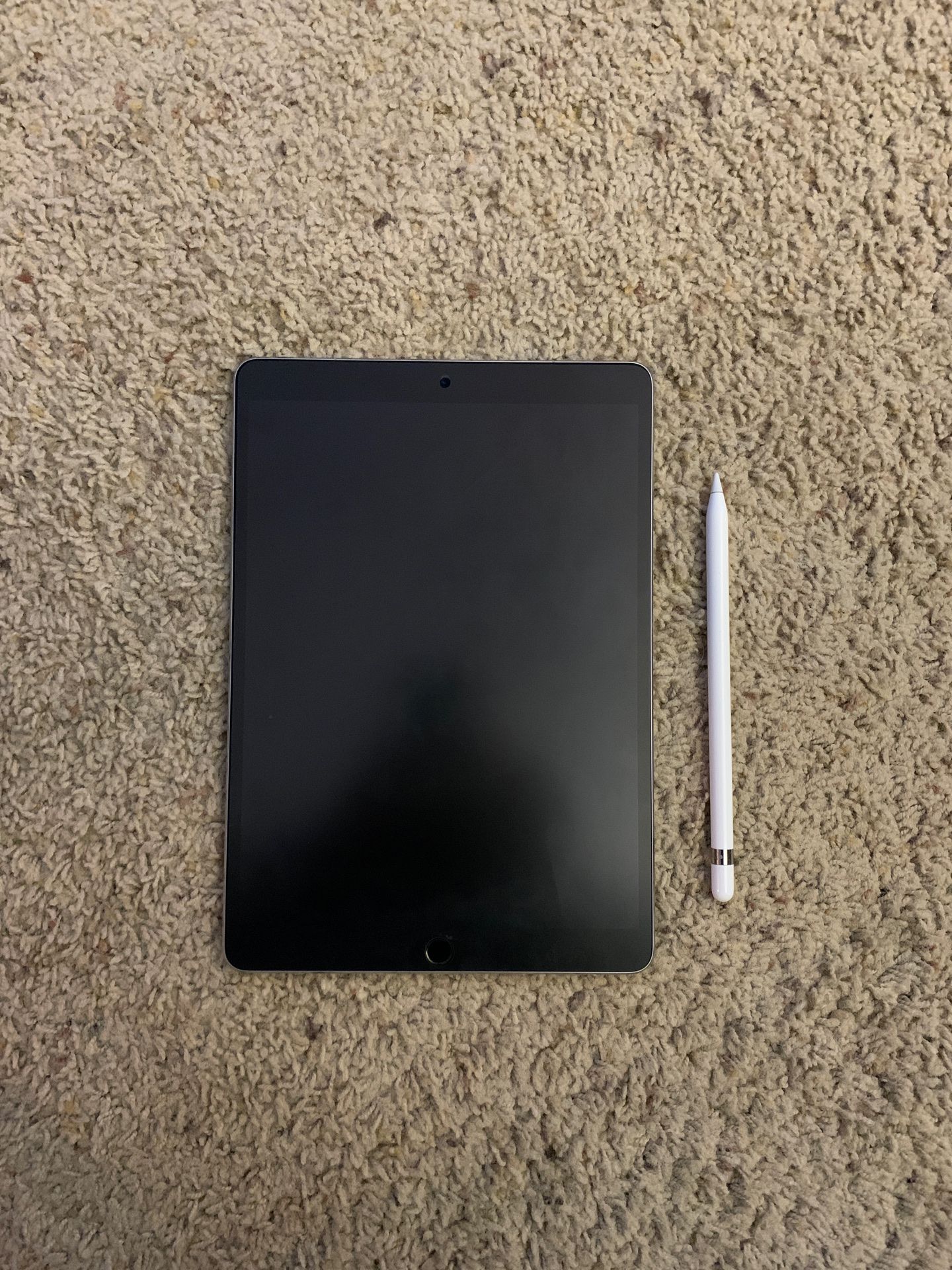Apple iPad Pro 10.5” (WiFi & cellular) with accessories