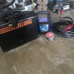 220 Chicago Electric Welder With 10 And 5  Pound Flux Core Real Helmet And 25 Ft Extension Cord