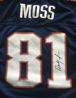 Fake autographed Moss jersey