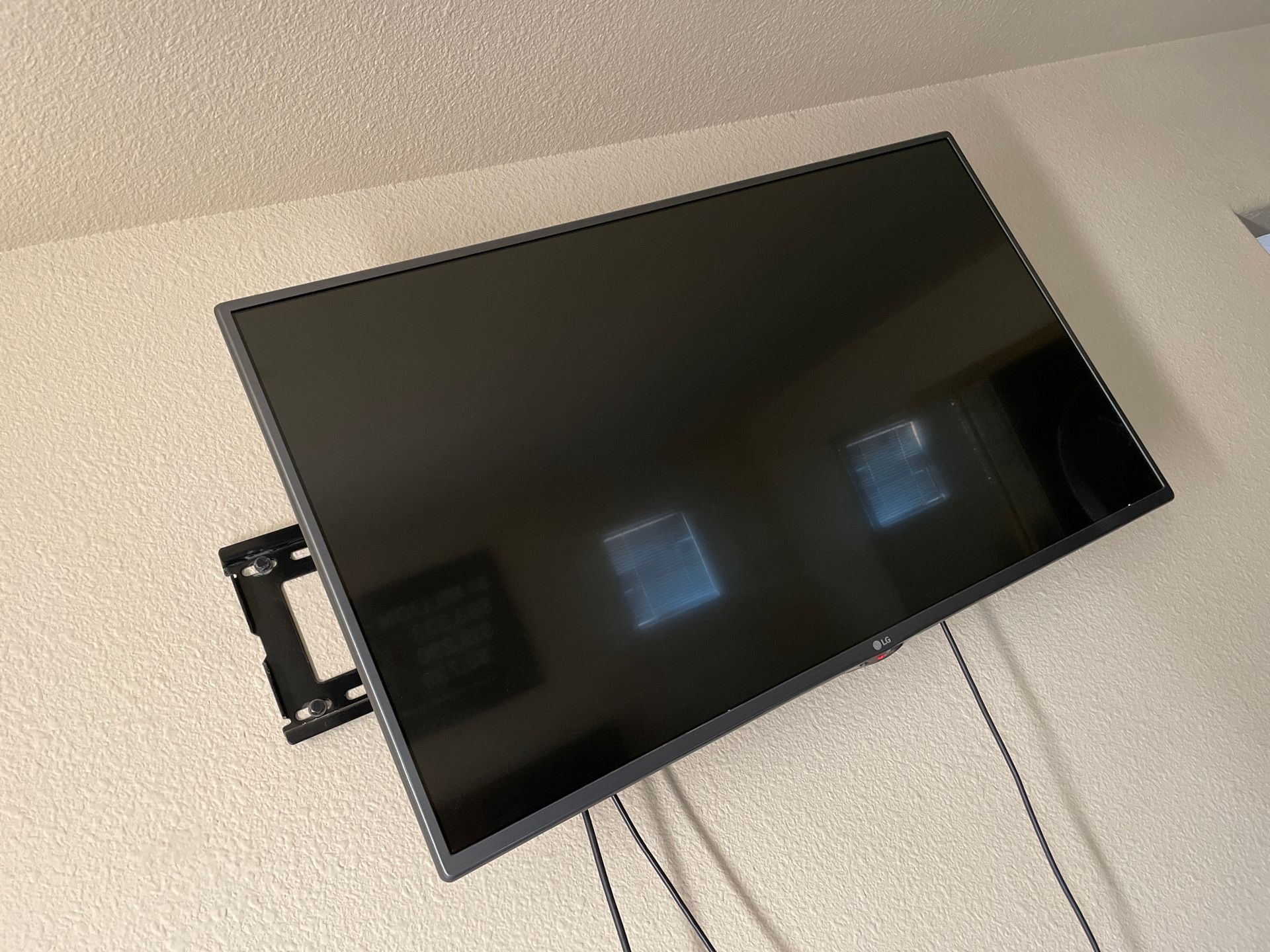 47” flat screen TV with wall mount