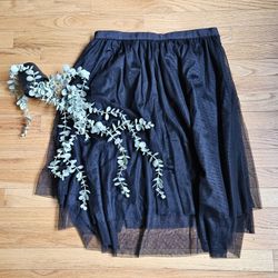 Isaac Mizrahi Black Tulle Midi Skirt Size M invisible zipper and clip closure 4 layers it isn't as puffy as normal tulle skirts just enough enough if 