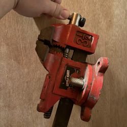 Little Buddy, Cast-Iron Workbench vice With A Swivel