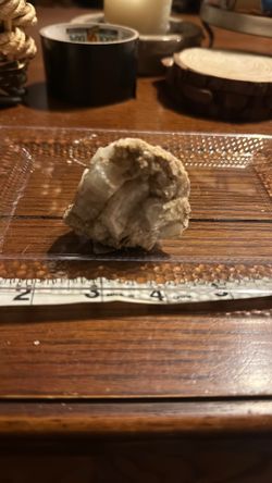 quarts crystal cluster milk vein