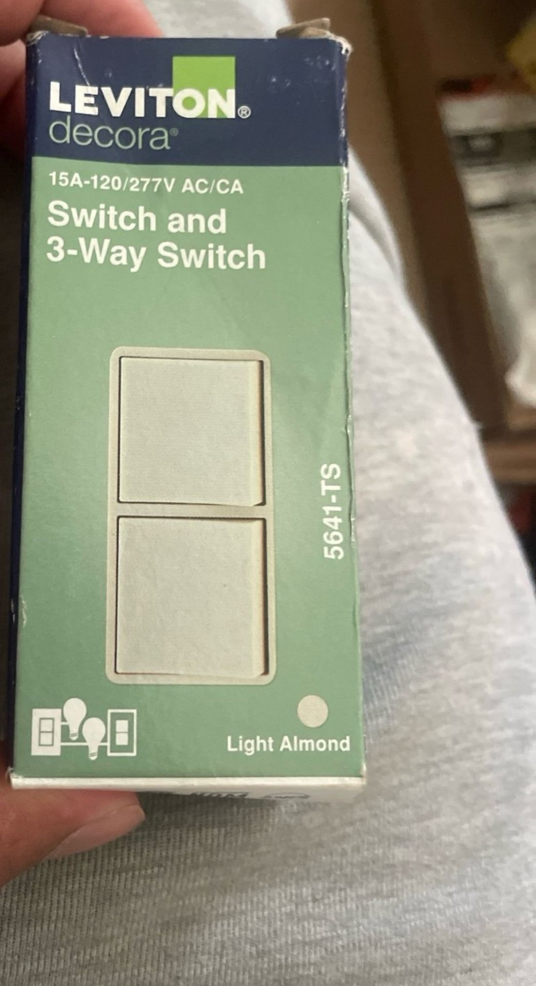 Leviton Decora Single-Pole / 3-Way AC Combination Switch 15 Amp 120/277 Volt