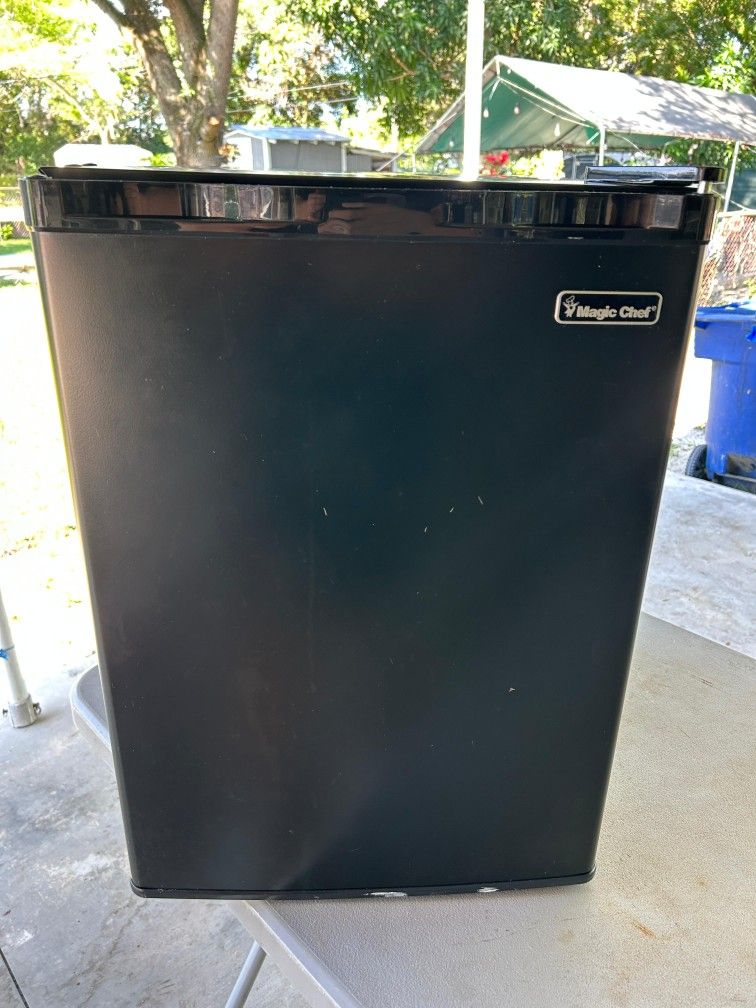 Mini Fridge 