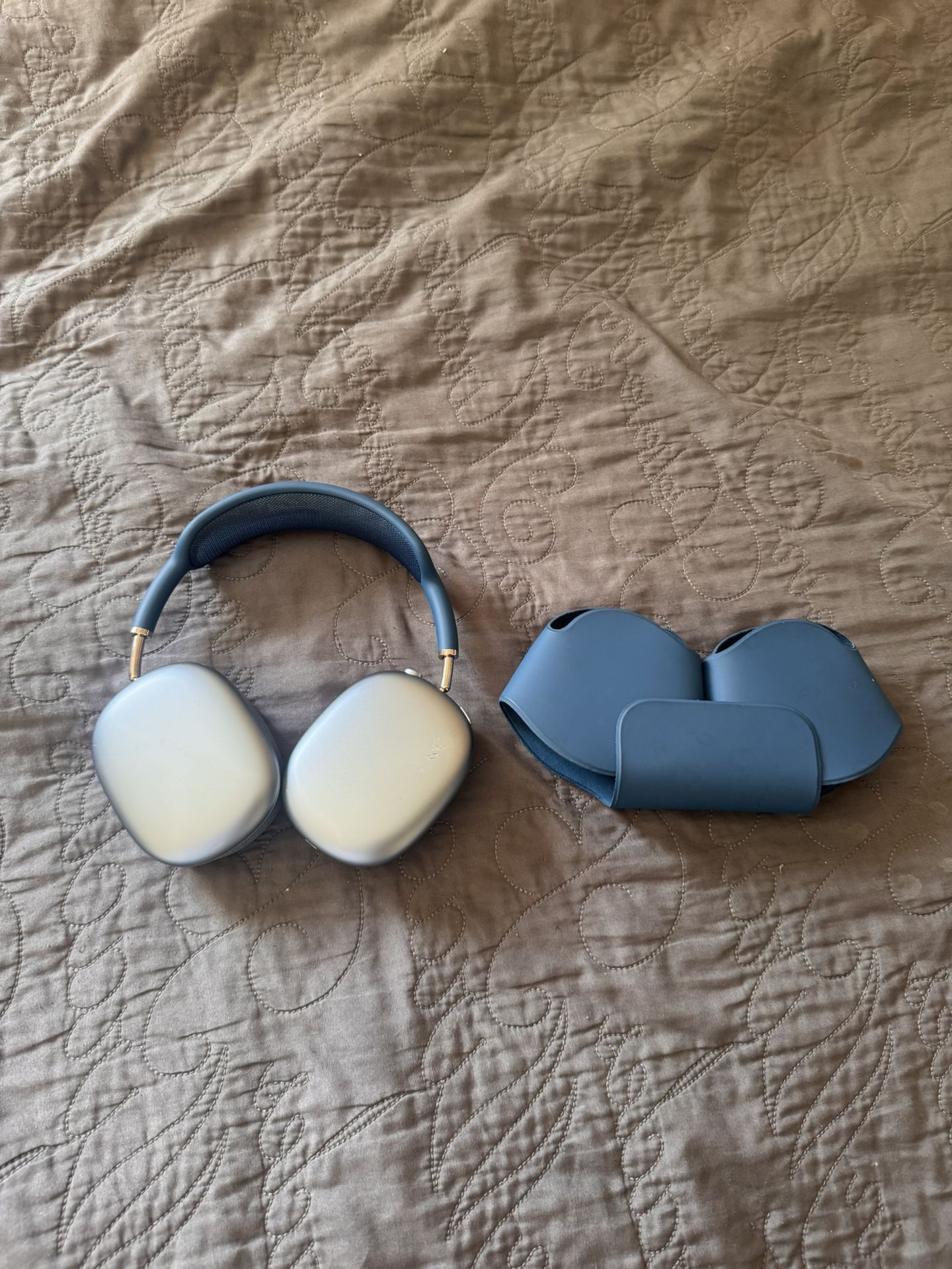 Apple Pro Max Headphones